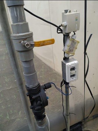 溫室灌溉管路安裝控制器及電磁閥，依據累積光度自動灌溉