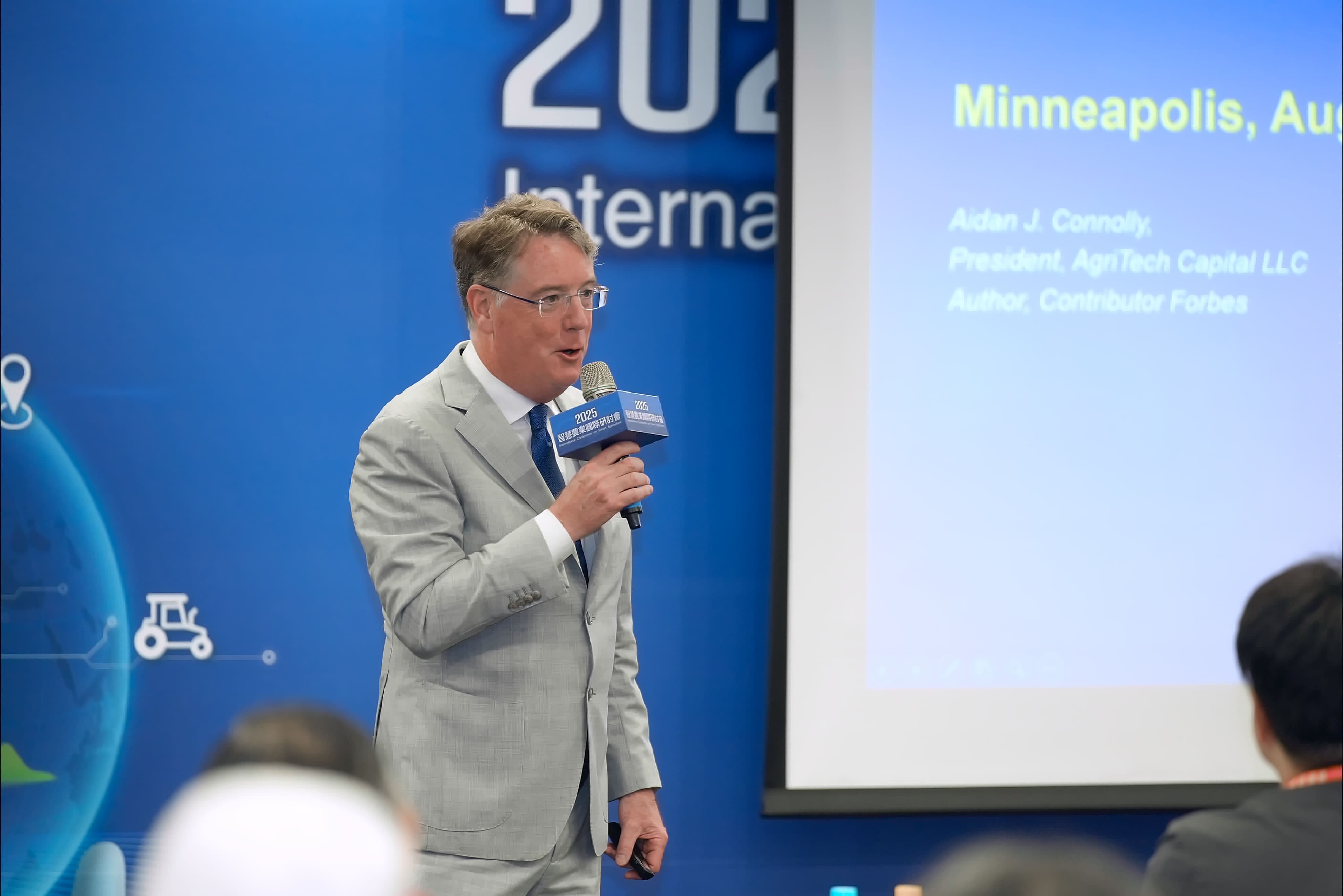 AgriTechCapital  Mr. Aidan Connolly 總裁進行專題演講